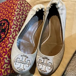 Tory Burch Ivory Reva Flats Size 9